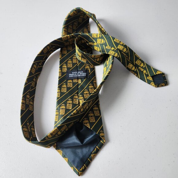NWOT Vintage 100% Silk Tie – Green & Gold Clocktower Crest Made in Great Britain - Picture 4 of 4